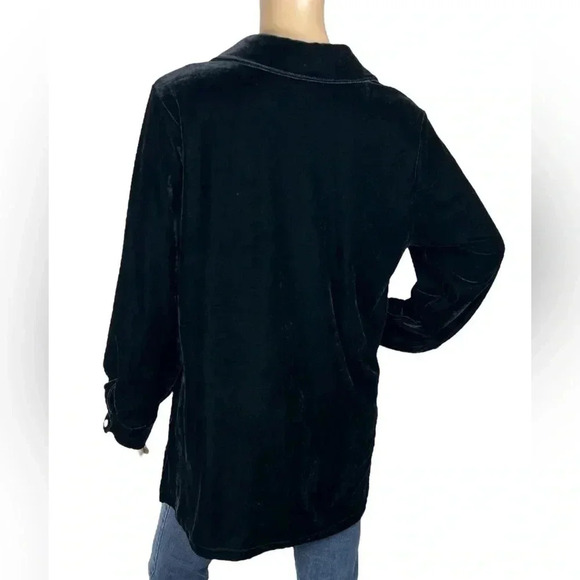 Croft And Barrow Black Velvet Plush Long Sleeved Collared Button Up Women Size M - Picture 3 of 10